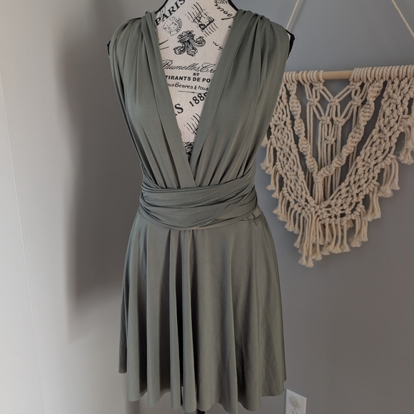 Xenia Boutique Backless Sage Green The Perfect Date Dress Small 4 Halter Multi - Picture 7 of 16